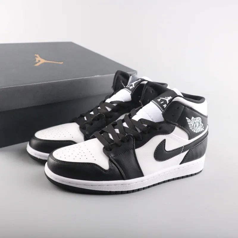 Jordan AJ 1 Retro High – O Clássico do Basquetebol e Streetwear - Preto - Branco