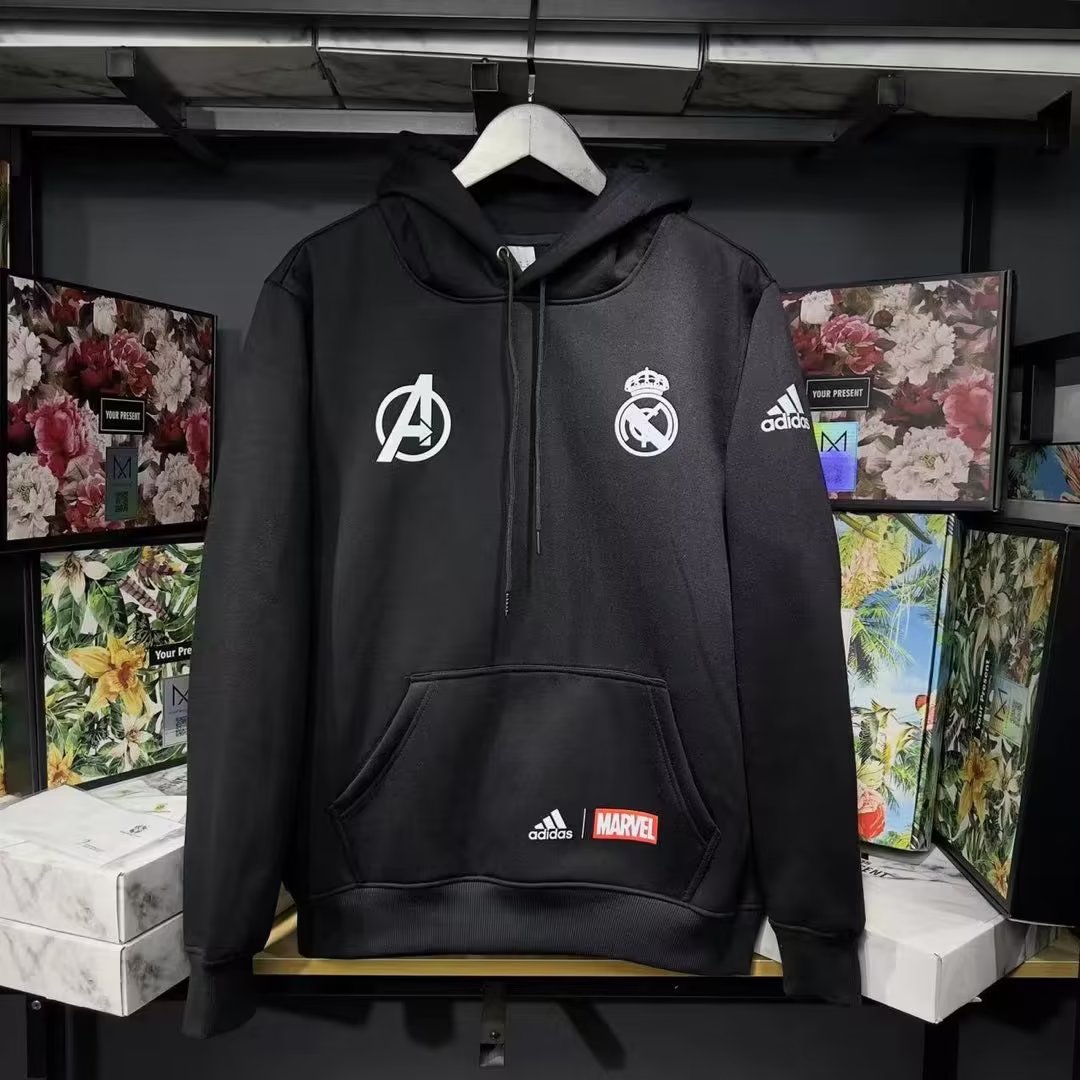 Sweater Hoodie Real Madrid - Marvel: Estilo e Conforto para Fãs de Futebol e Super-Heróis