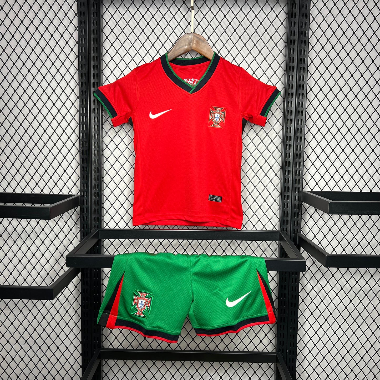 Kit para Crianças da Seleção Portuguesa de Futebol 2024/25