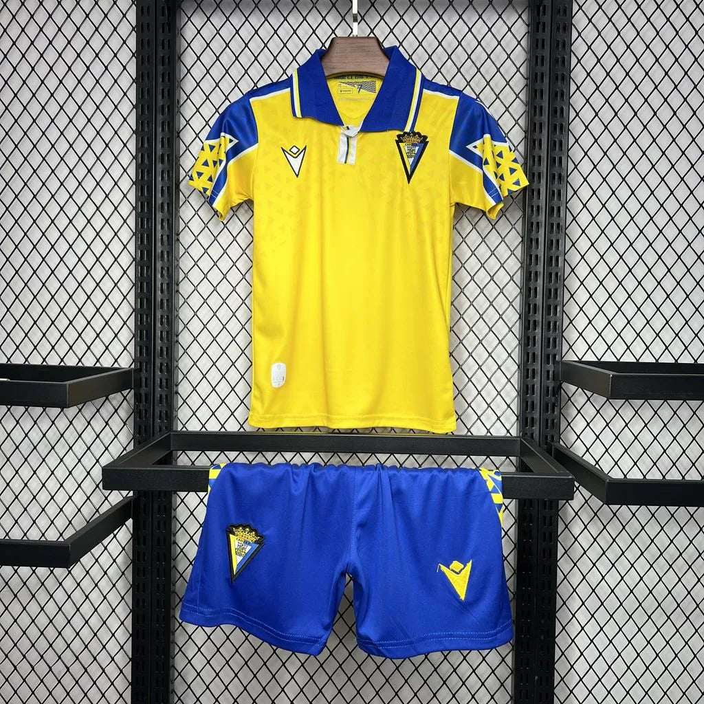 Kit Infantil Cádiz CF 2024/25 Home – Conforto e Estilo para crianças dos 3 aos 14 Anos