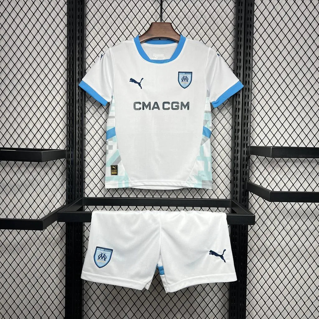 Kit Infantil Olympique de Marseille 2024/25 Home – Idades 3 aos 13 Anos