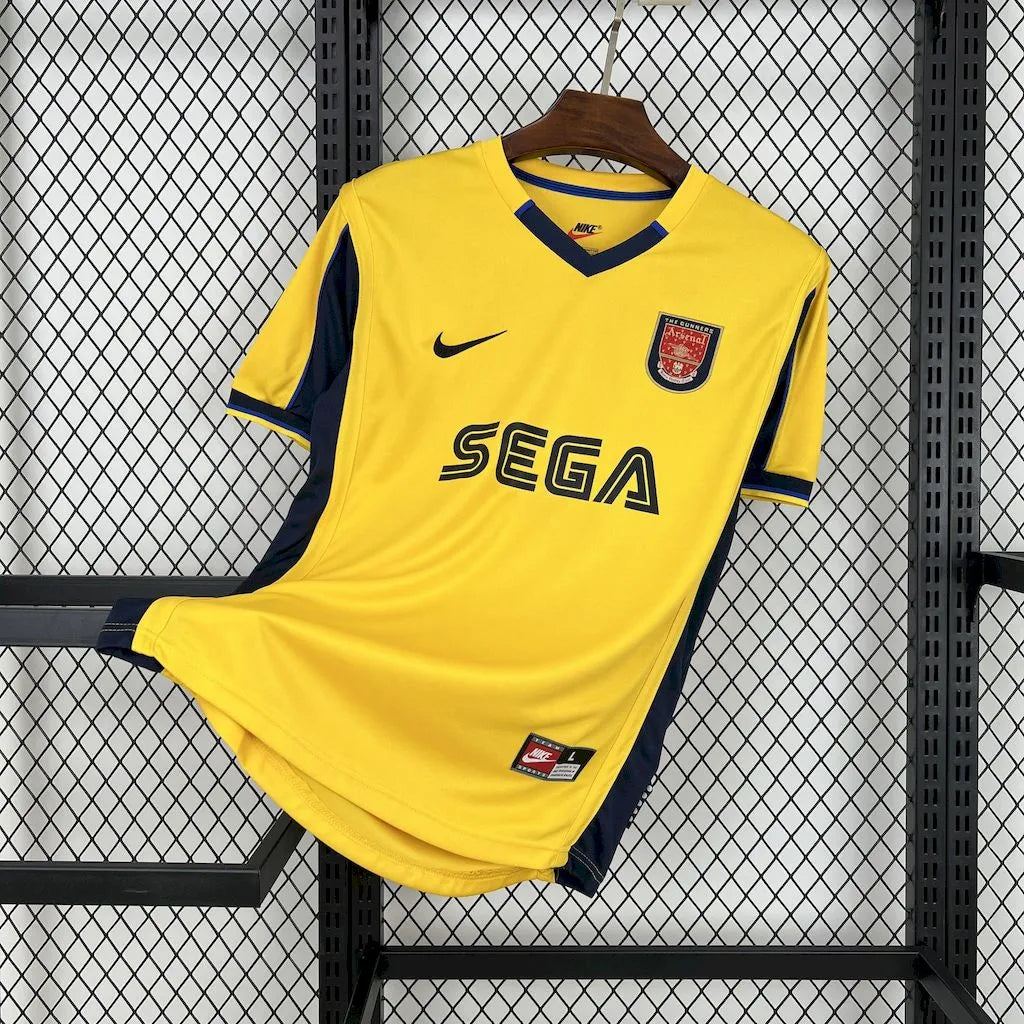 Camisola Retro Arsenal 1999/00 Away – Estilo e História