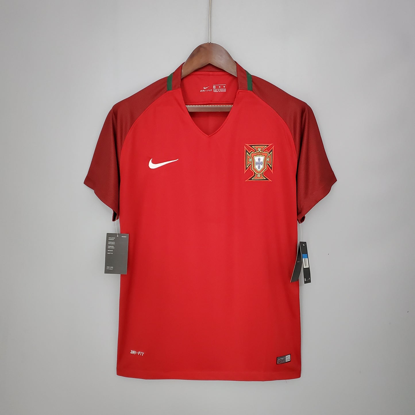 Camisola Retro Portugal 2016 I Masculina c/ OFERTA de Personalização Nome + Número 