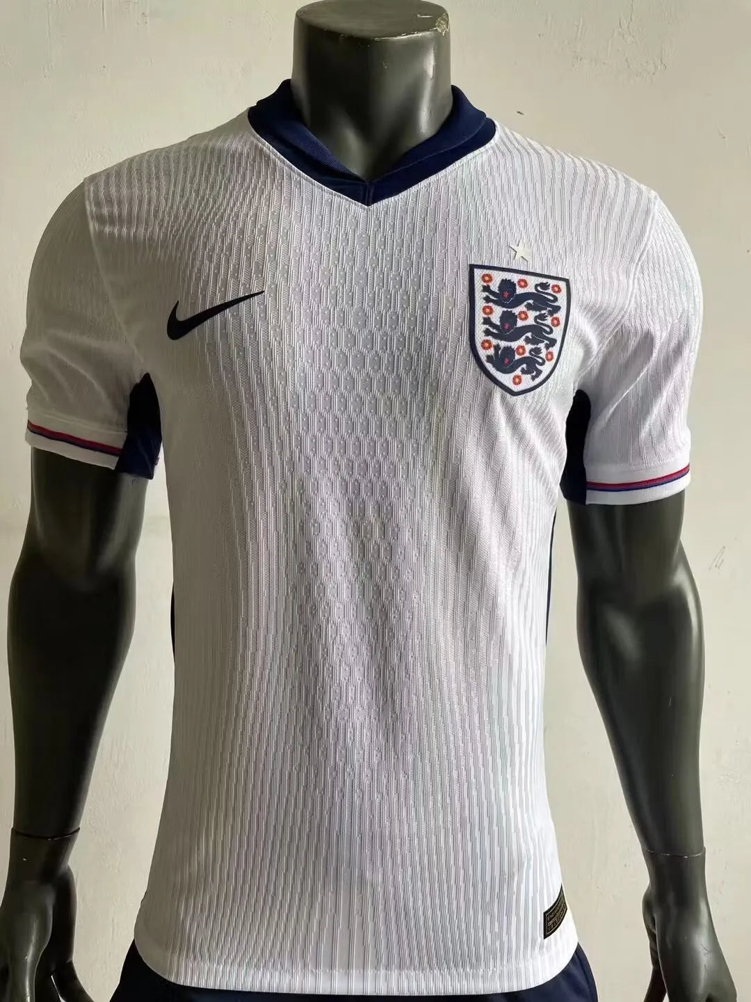 Camisola Inglaterra I EURO 2024 VERSÃO JOGADOR Homem c/  OFERTA de Personalização Nome + Número