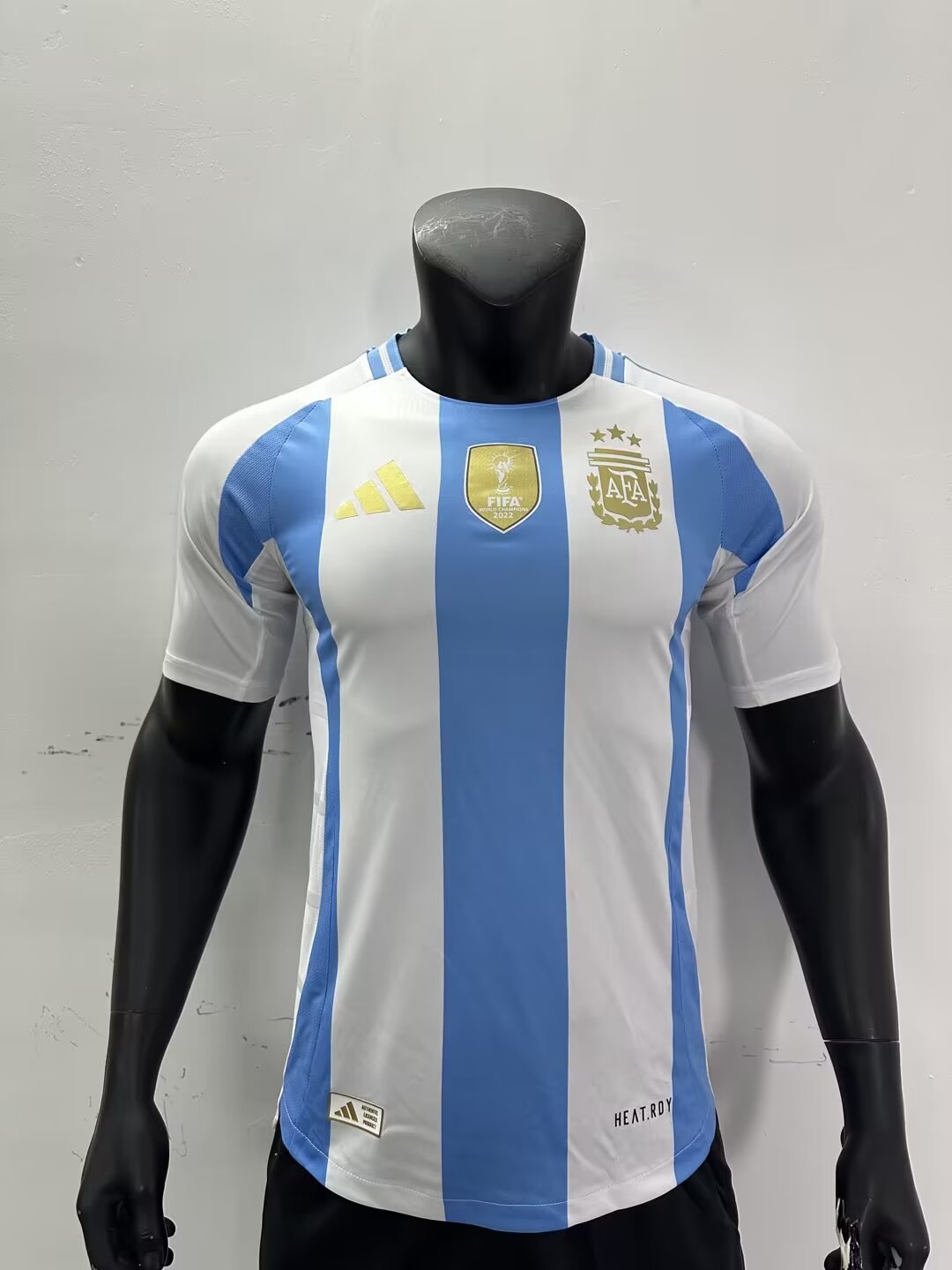 Camiseta ARGENTINA com Badge World Champion 2022 homem VERSAO JOGADOR c/ Oferta de personalização Nome + Número