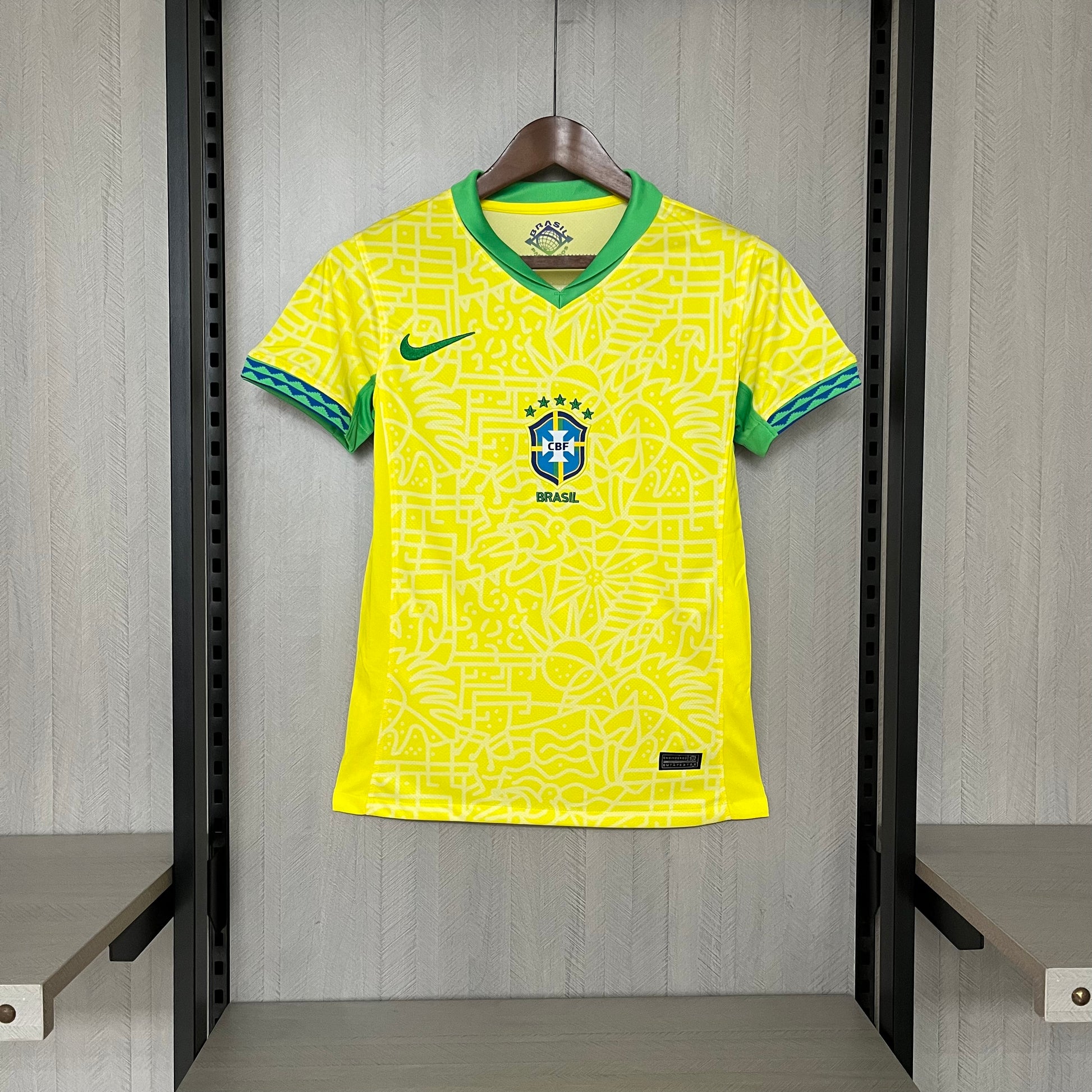 Camiseta Brasil ﻿2024 Principal Feminina c/ OFERTA de personalização Nome + Número